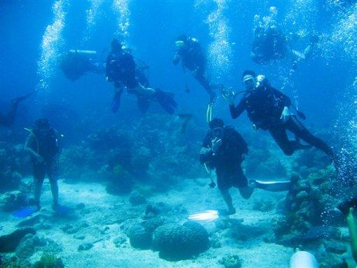 重庆市公安局出入境管理局:“流动服务站”进学校办签证